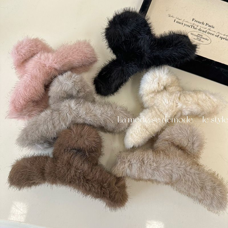 Maillard minimalist rabbit hair clip Spring and summer stylish plush grab clip for women, super large shark clip headwear and hairpin details Picture
