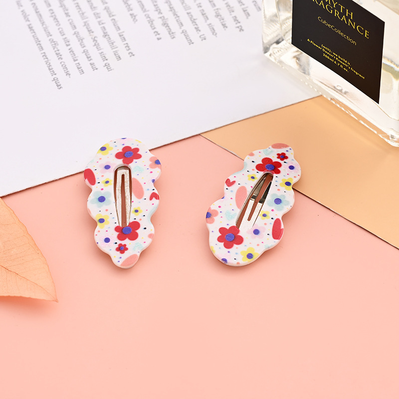 Cute floral BB clips, versatile hair clips for girls and children, small bangs, seaside clips, popular Instagram hair clips, and headwear Application Scenario