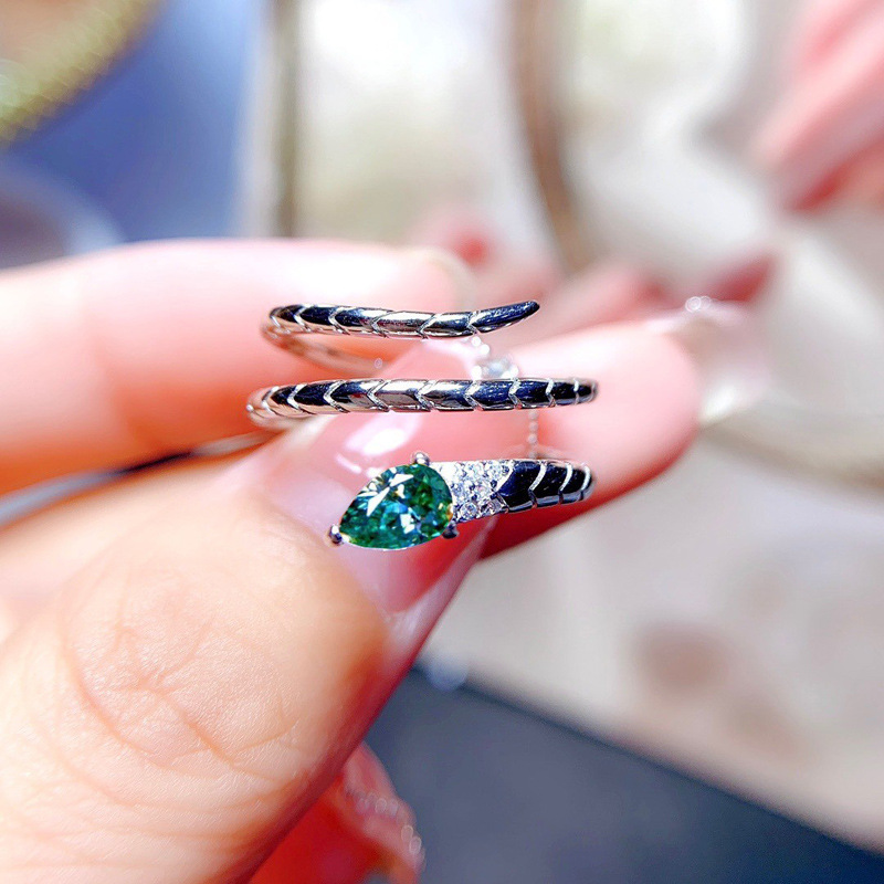 A light luxury waterdrop green zircon snake-shaped opening ring for women on Instagram, simple, fashionable and individual, wrapped snake food ring Application Scenario