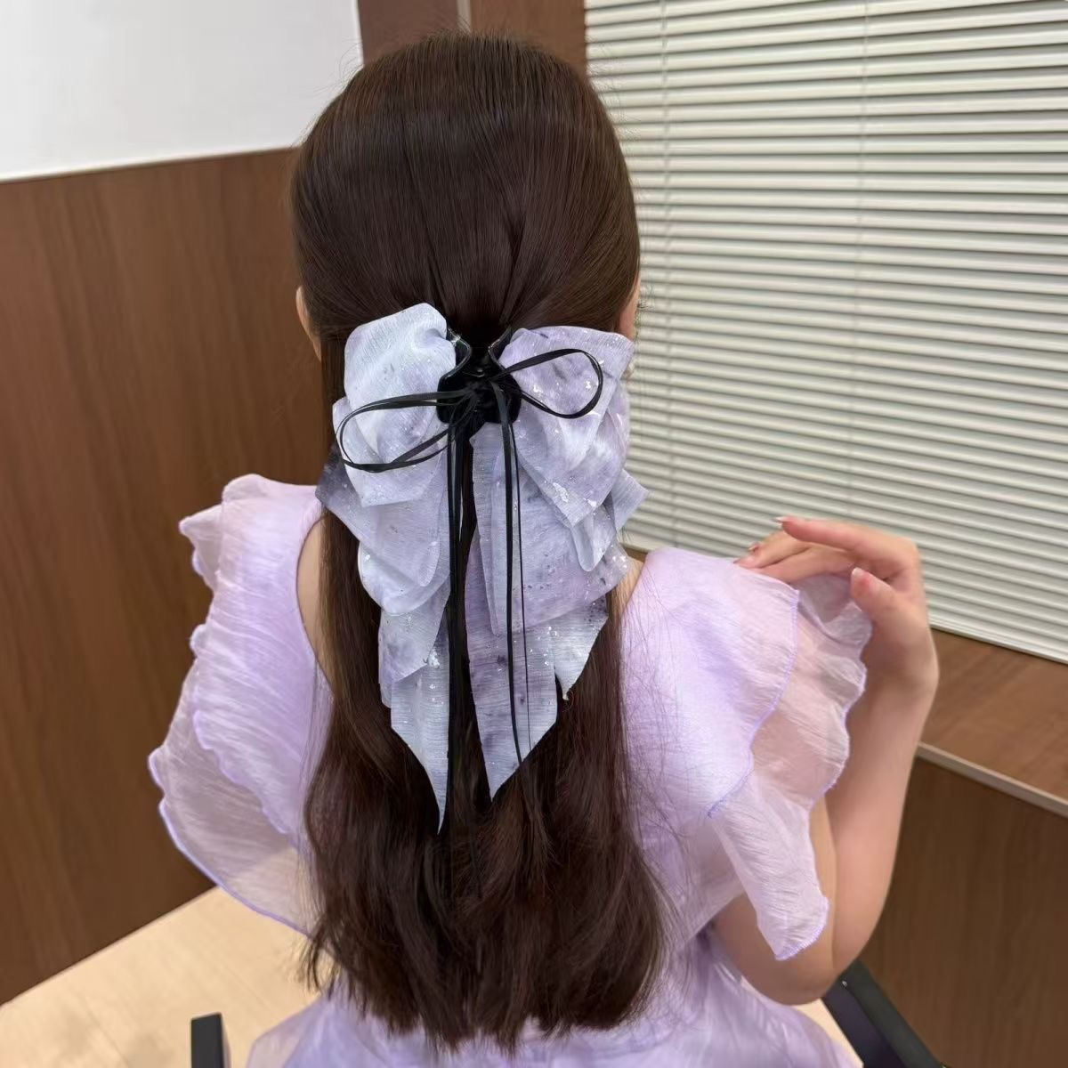 This is a new summer fashion and versatile hair clip with a traditional Chinese style and ethereal charm, featuring tassels, ribbons, and bows. It can be half-tied at the back of the head Specification drawing