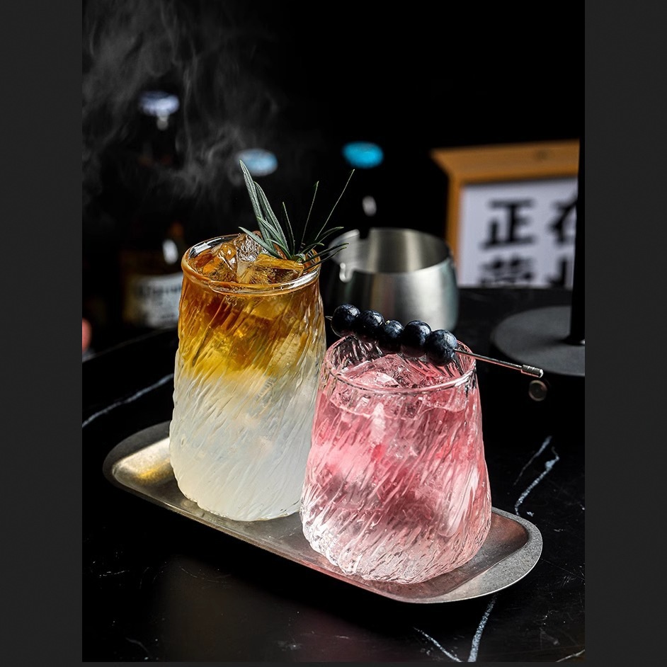 High-appearation-level creative threaded cocktail cups, water cups, textured cocktail cups, personalized glass cups, cold drink cups, juice cups Application Scenario