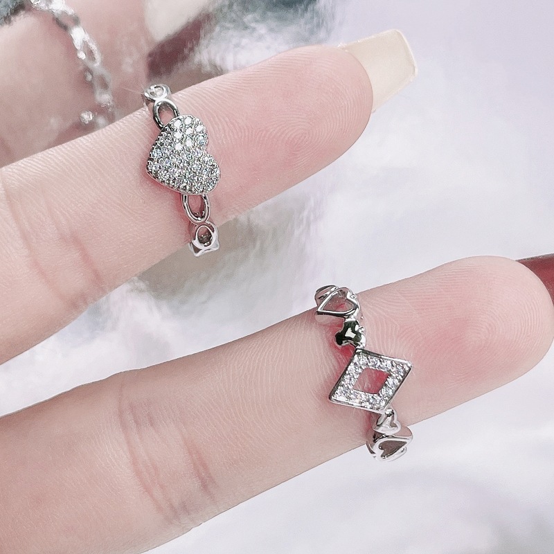 A simple and loving ring with zircon inlay, a cool and elegant autumn and winter accessory, is fashionable and versatile on Instagram. It's a sweet and cool ring Application Scenario