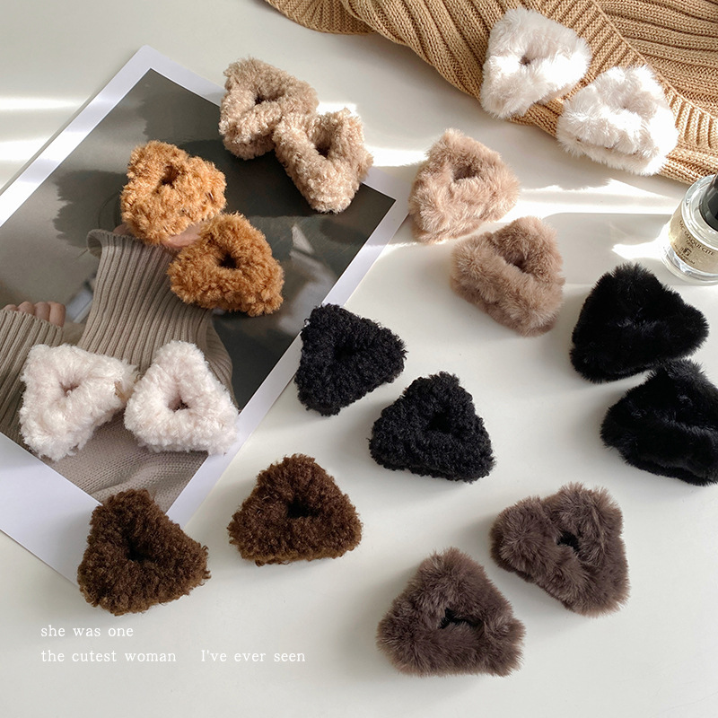 Cat-ear plush hair clips, bangs on the forehead, small scratch-off clips, cute furry hair clips, headwear, lambskin hair clips full figure