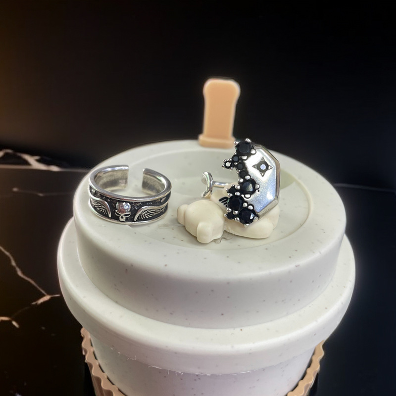 Retro aged irregular black zircon open ring, a fashionable index finger ring with a cold and individualistic style for women in the ins style full figure
