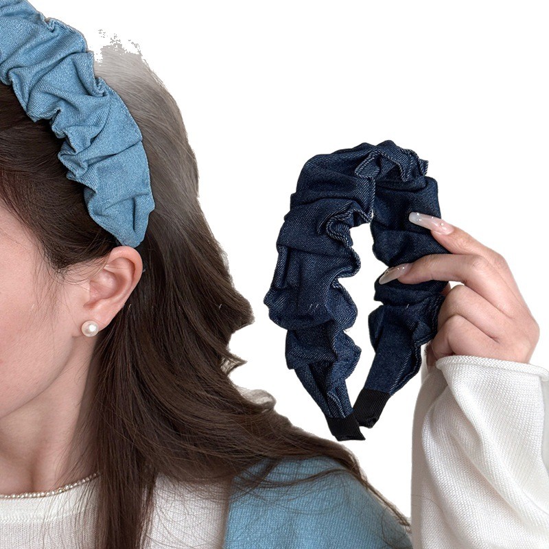 The new denim pleated wide-edge hairband is simple and versatile for women. It features a high headband that highlights the face, a small headband for washing the face, and a hairpin Item Picture