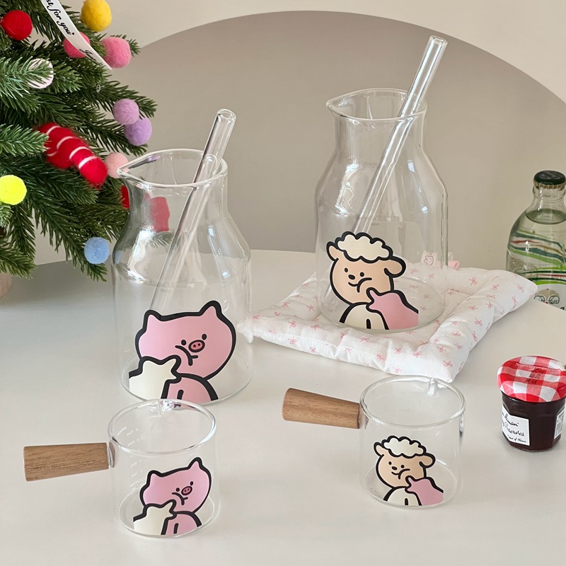 Cute Ins-style glass cups, high borosilicate milk cups, glass straw cups, large-capacity drinking cups for girls in summer Application Scenario