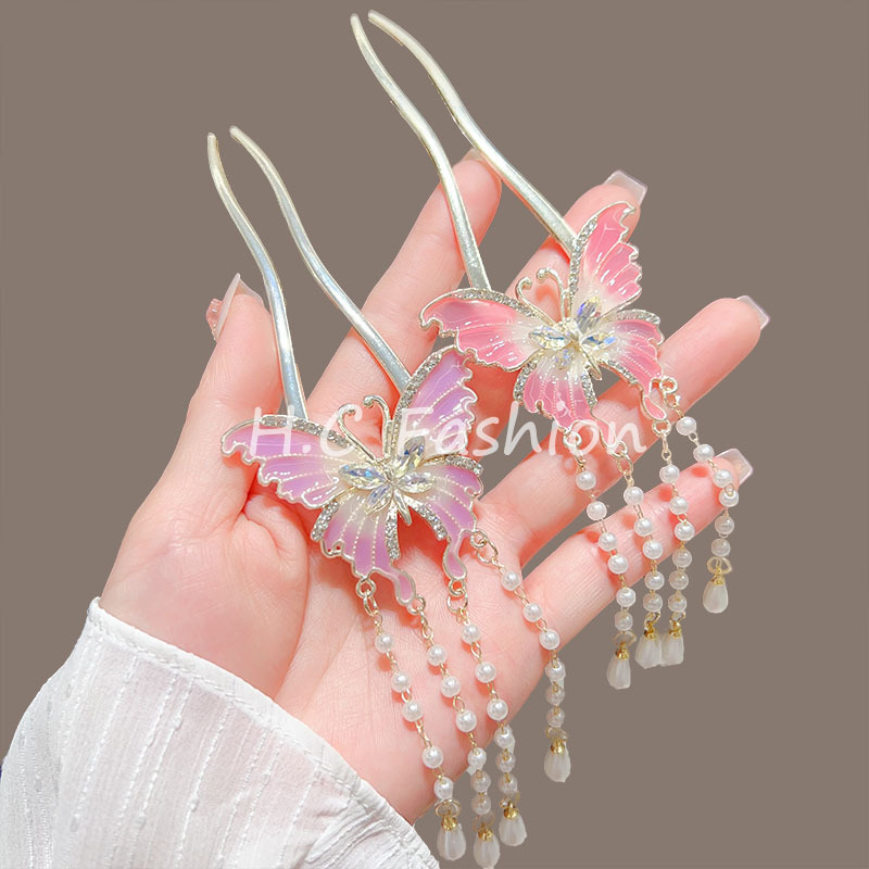 New Chinese-style butterfly pearl hairpin, women's ancient-style tassel elegance, U-shaped coiled hairpin, retro Chinese-style hair accessory and headwear Application Scenario
