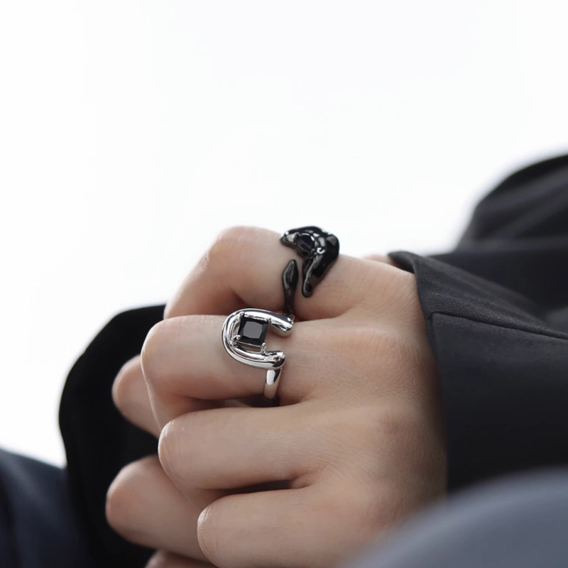 A niche design sense black zircon open ring for women on Instagram, dark and cool, irregular geometric diamond-encrusted food ring Application Scenario