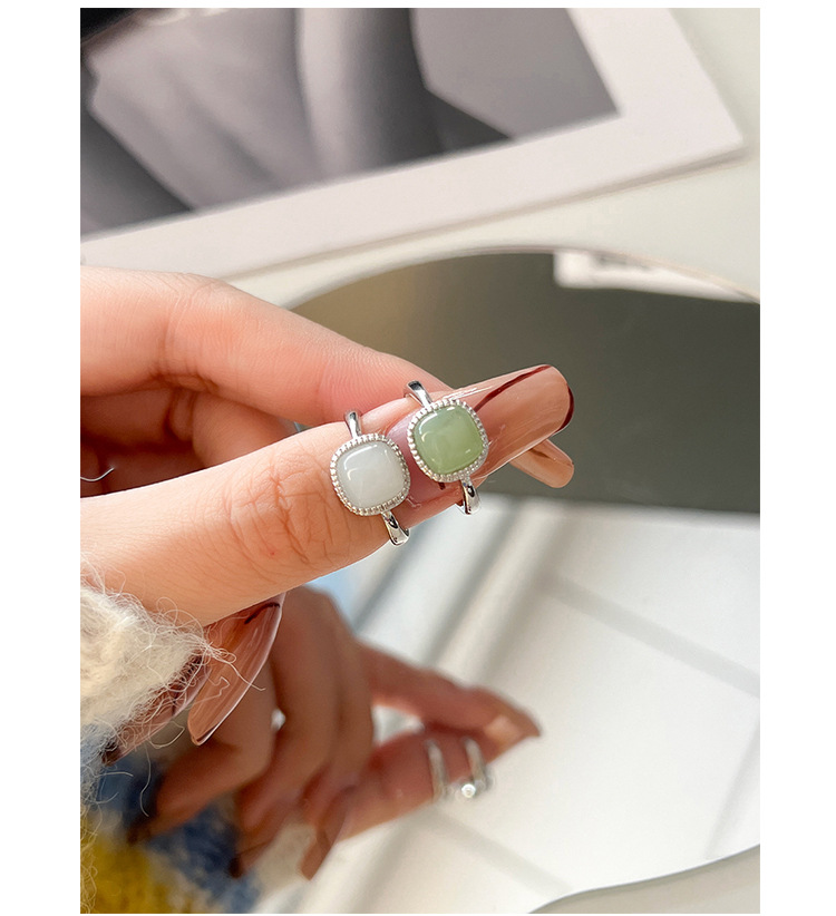 The new Chinese-style small sugar cube ring of the same style as Xiaohongshu, with a sweet and gentle feminine charm, is a trendy index finger ring made of exquisite jade details Picture