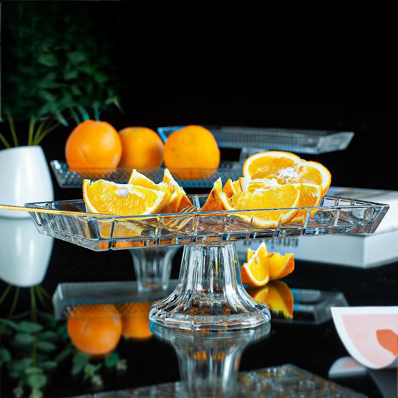 Factory wholesale of embossed glass cake plates, high-legged fruit and pastry trays, Western pastry plates, living room candy and dried fruit plates Specification drawing