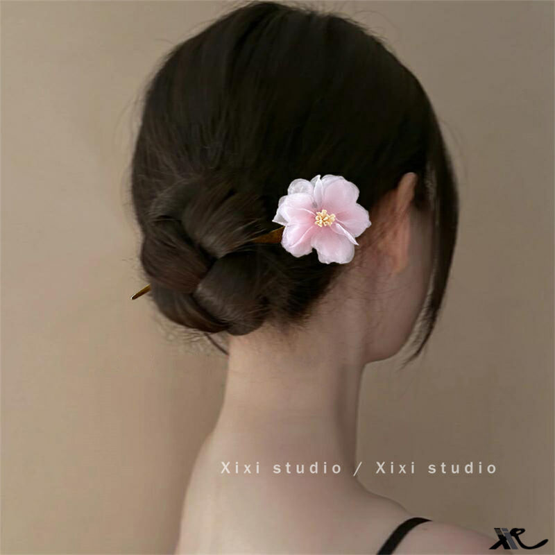 Purple rose wood hairpin, summer hairpin, mesh flower hairpin, ancient-style hairpin, flower headwear, elegant hair accessory for women Application Scenario