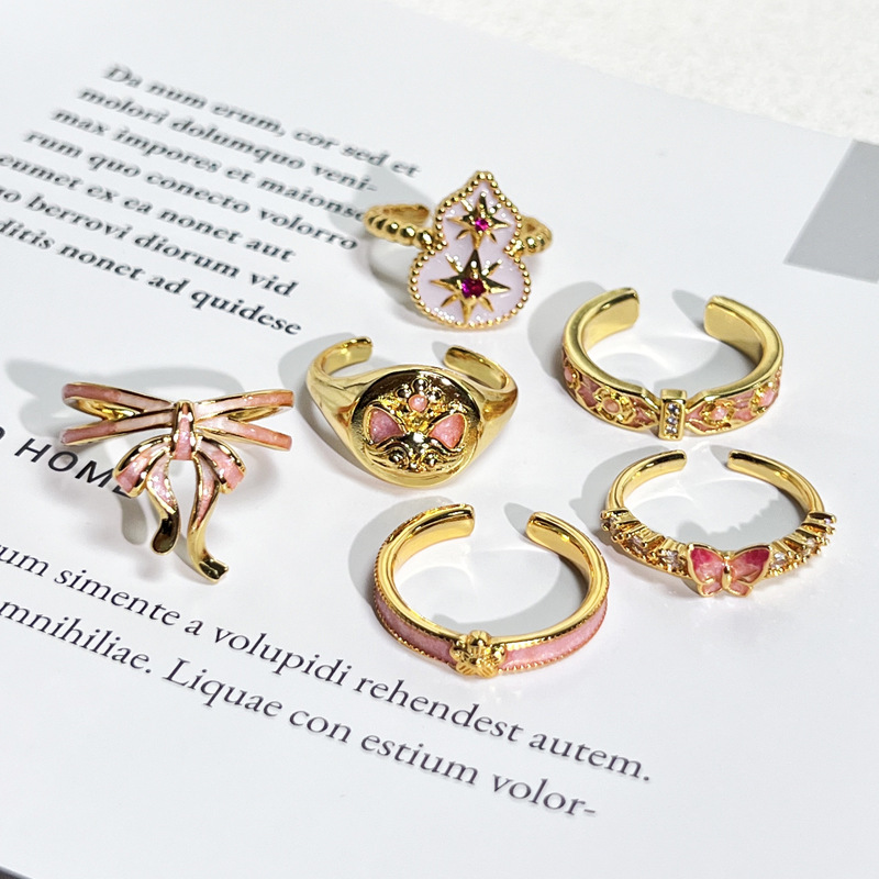 A new sweet pink gradient enamel bow elegant ring, a unique and exquisite index finger ring with a female gourd starlight Application Scenario