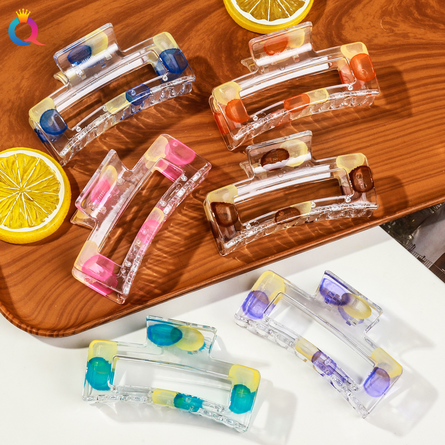 Qiyue Fashion Bright Surface painted hair clips, simple and popular online grab clips, versatile transparent shark clips, women's hair accessories wholesale Application Scenario