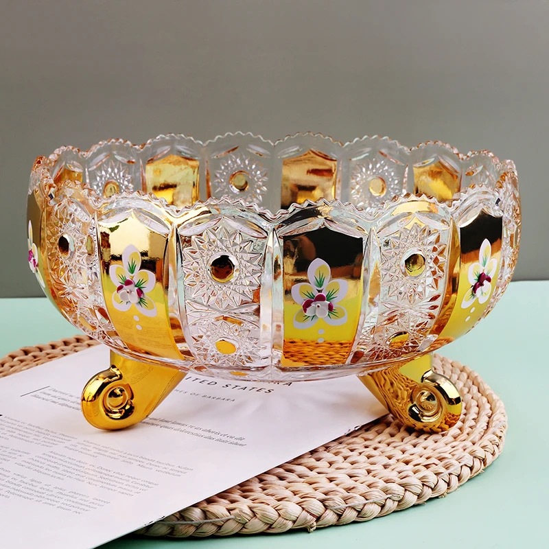 European light luxury gilded sunflower, wavy lace, large fruit bucket table, applique fruit plate, embossed and carved three-legged details Picture