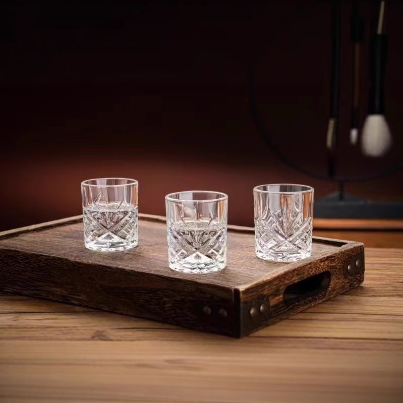 Wholesale of white spirit cups from manufacturers, household small wine cups, commercial small foreign wine cups, crystal glass spirits cups full figure