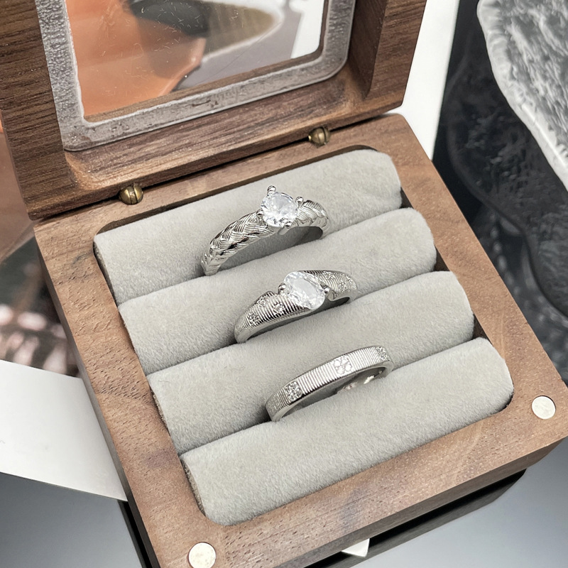 A mid-style wheat ear single diamond brushed open ring for women, with a delicate, light luxury and high-end feel. It's a versatile, fashionable and cold style ring Application Scenario
