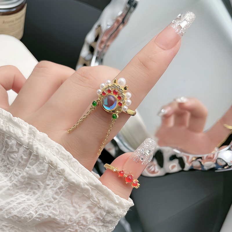 New national trend and ethnic style Peking Opera mask ring for women, with a unique, light luxury and high-end feel. A distinctive and elegant food ring details Picture