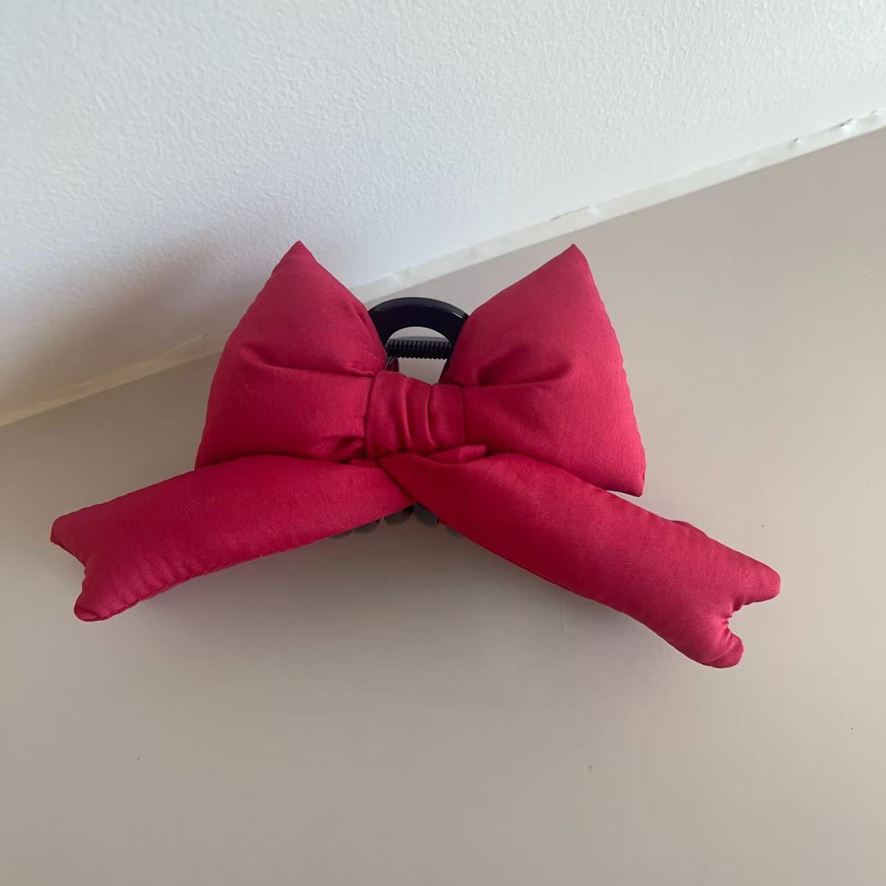 Korean headwear, niche design, spring and summer accessories, cute and sweet hair clips, pink large bow shark clips Application Scenario