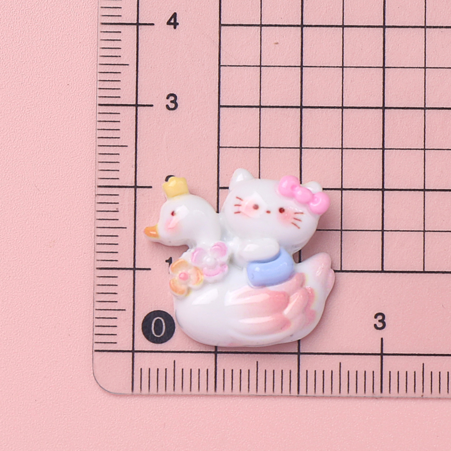 diy cartoon shiny and cute swan, cream glue resin, self-made phone case, water cup, hair accessory, headwear, small accessories batch Application Scenario