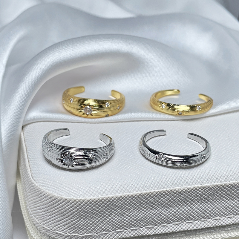 A mid-style Italian brushed high-end texture retro open-top ring with a niche design and a light luxury star couple ring Specification drawing