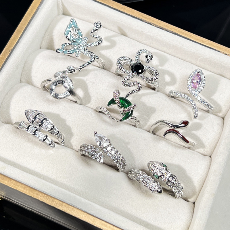 Retro gothic dark style unique snake personality ring, women's niche design sense, neutral style versatile ring, cool and trendy Specification drawing