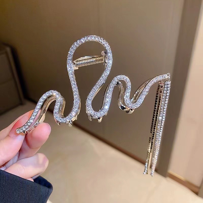 Korean-style tassel chain metal hair clips, high-end style at the back of the head, S-shaped wave diamond-encrusted hair clips Specification drawing