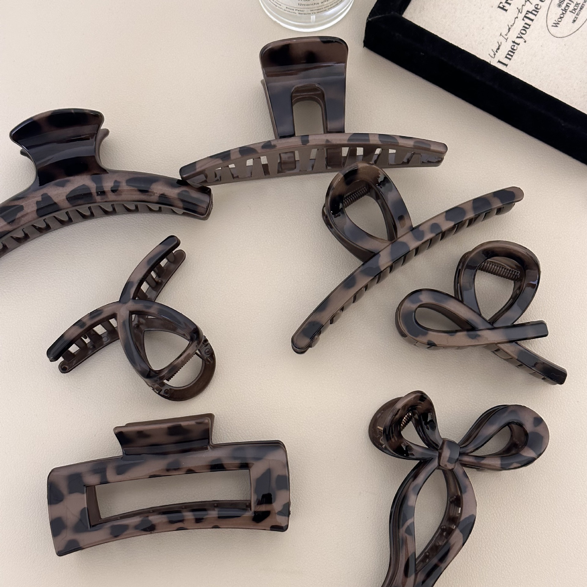New high-end coffee-colored leopard print grab clip, retro bow, crossed shark clip, back of the head, hair clip and hair accessory full figure