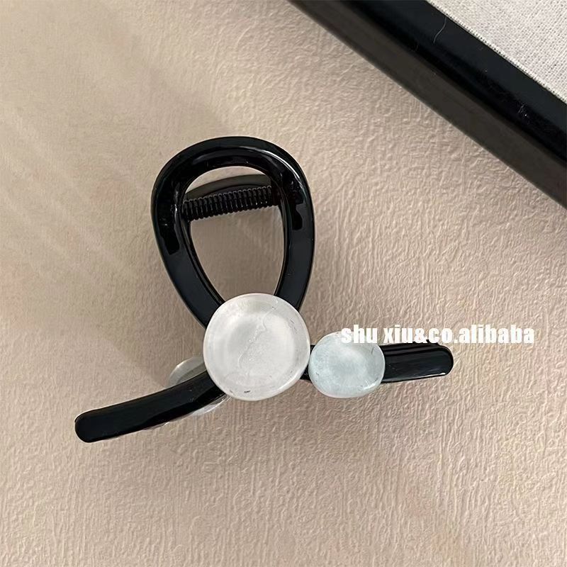 Transparent water drop bead hairpin, elegant hair clip, shark clip on the back of a girl's head, high-end style, updo hairpin headwear Application Scenario