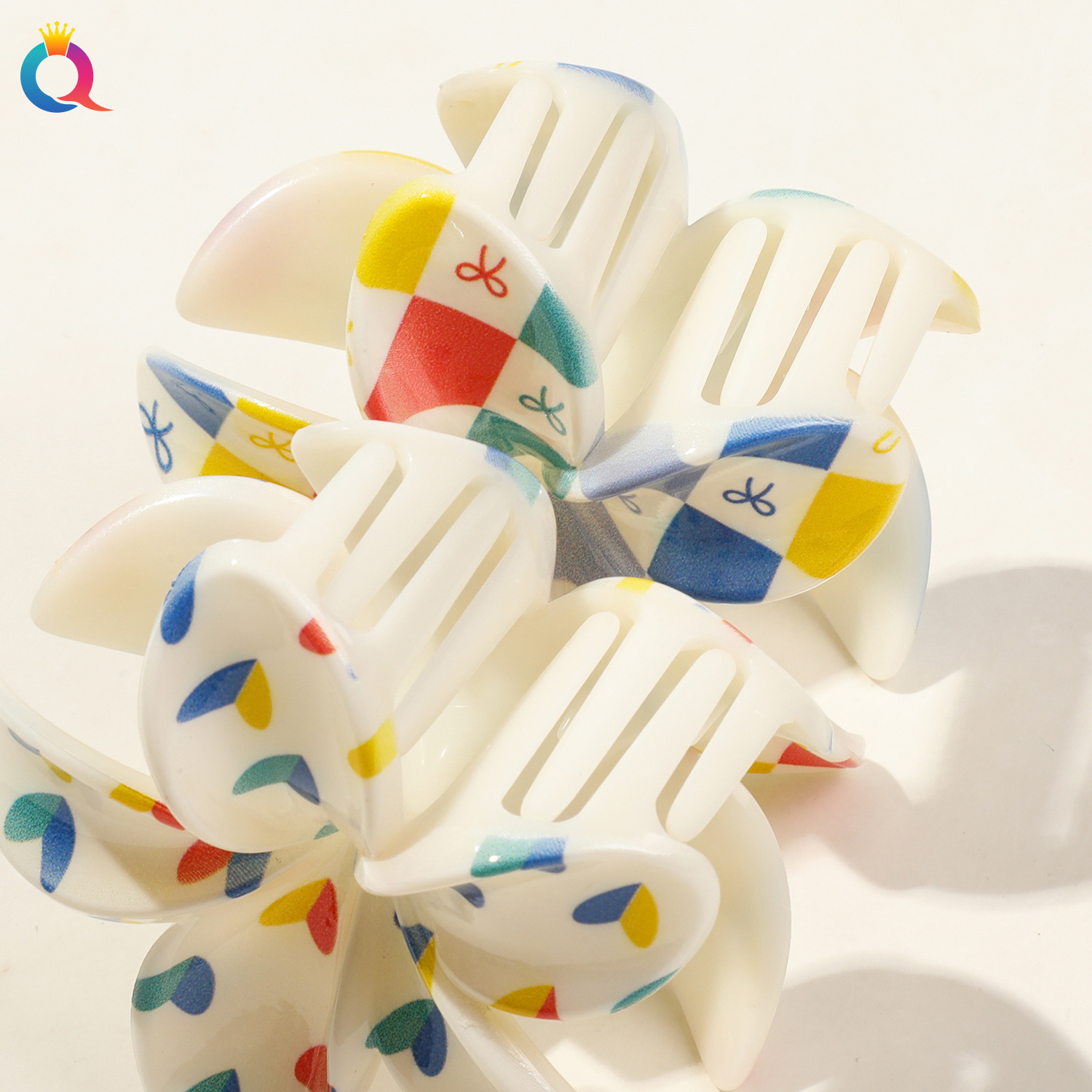 Qiyue Cross-border's new UV-printed color frellia hair clip, flower grab clip, high-end women's hair accessory, side grab shark clip Application Scenario