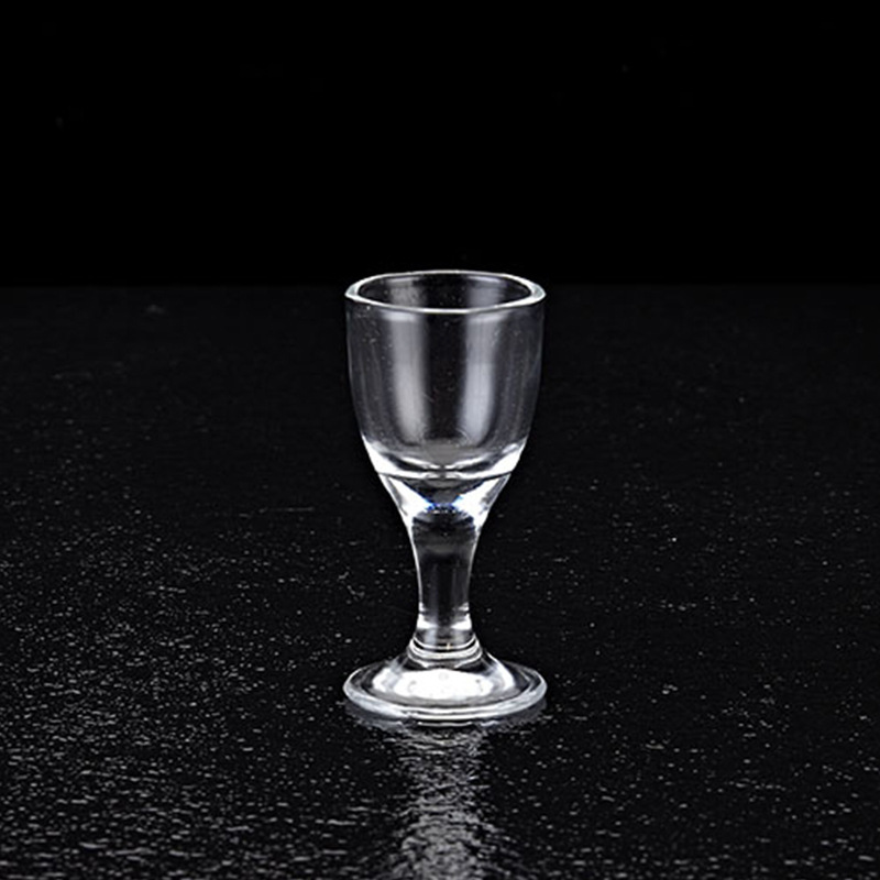 Crystal creative glass liquor swallowing cup, high-footed Maotai cup, spirits cup, transparent glass liquor cup gift set full figure