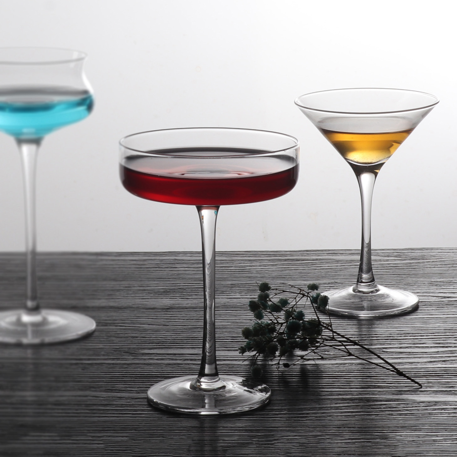 Creative crystal glass Martini cocktail glasses, champagne glasses, bar household high-footed shallow dish ice cream bowls details Picture