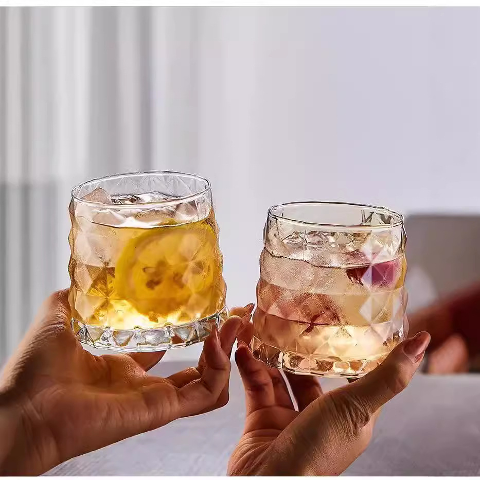 Internet-famous diamond fruit tea cup, glass water cup, iced American coffee cup, high-appearance-level juice cup, sparkling cold drink cup Application Scenario