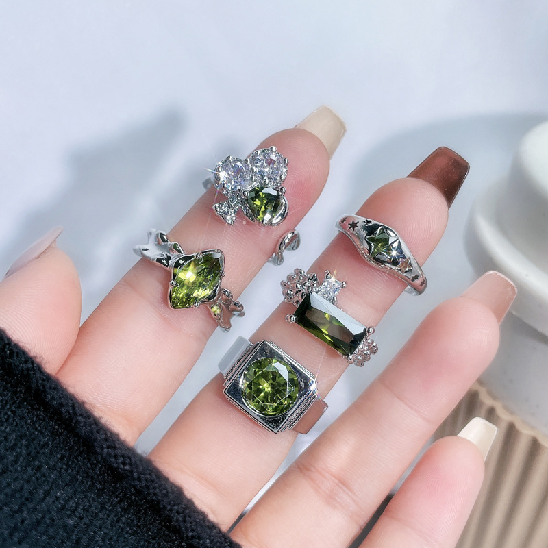 A retro and simple olive green irregular pleated open ring with a touch of niche design, exuding a light luxury and fashionable charm for women Specification drawing
