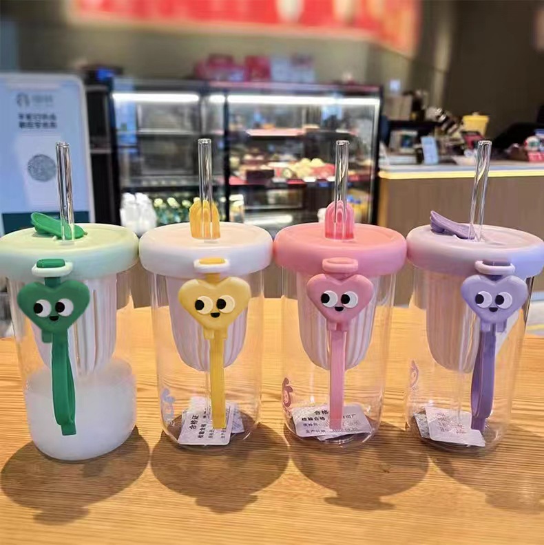 New student milk tea cups with high appearance standards, popular tea-water separation straw cups, water cups, household ton-ton cups, and fruit tea cups Application Scenario