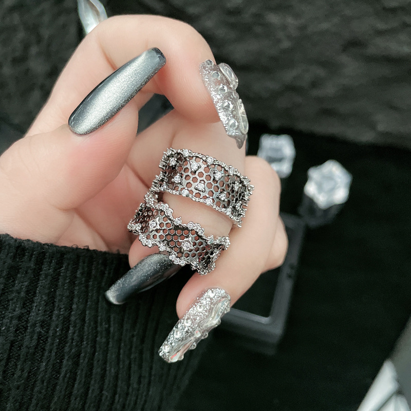 European and American cross-border exquisite and light luxury lace hollowed-out edges with full diamonds and open rings, a trendy and fashionable ring design for women full figure