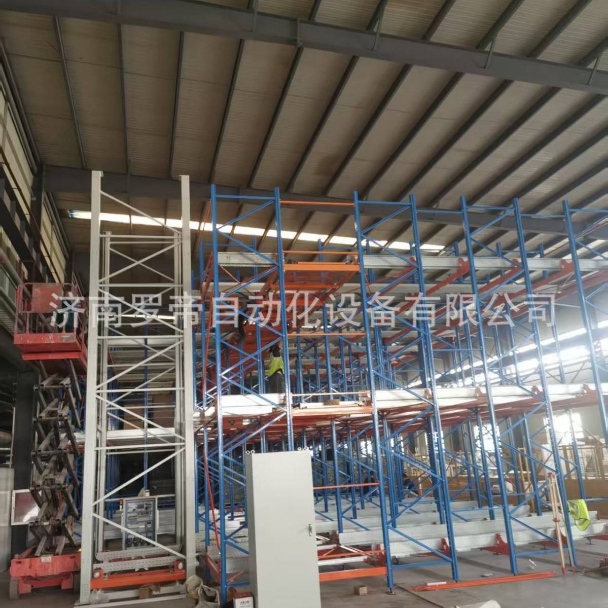 Automated stereoscopic warehouse four-way shuttle vehicle, AI intelligent warehouse four-way shuttle robot, logistics shuttle vehicle details Picture