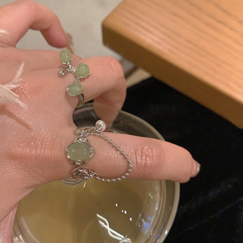 A new Chinese-style open-top ring for women, exuding a sense of high-end luxury, with a chain and a traditional Chinese style, is a trendy and individualistic Instagram index ring Specification drawing