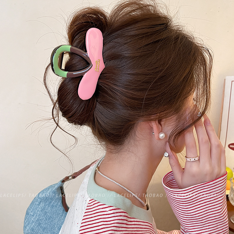 Korean version pink glazed heart-shaped claw clip for women, 2025 new high-end shark clip for the back of the head, hair clip and hair accessory details Picture