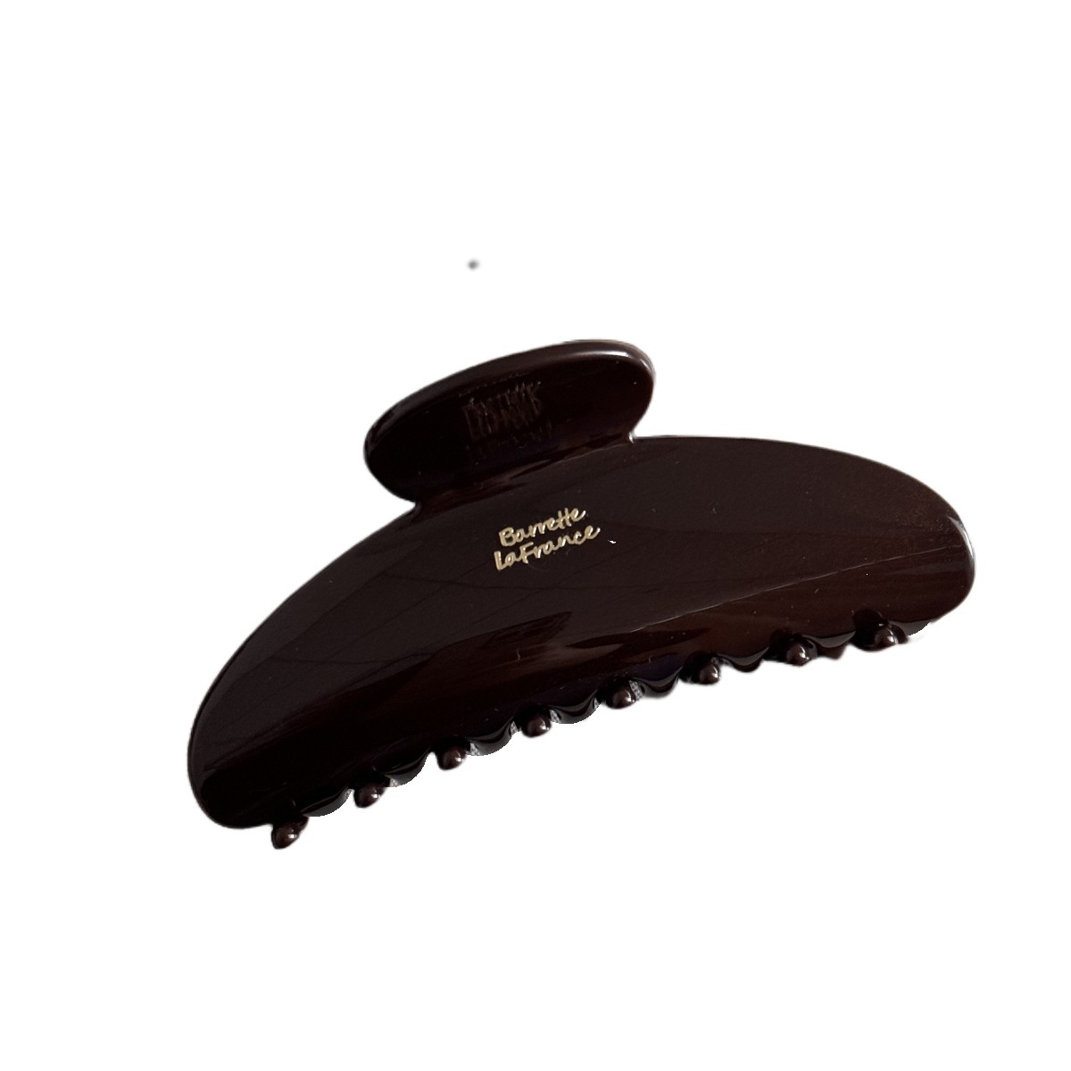 Chocolate-colored letter gold label patch clip, elegant hair clip, high-end gentle updo, shark clip hair accessory Item Picture