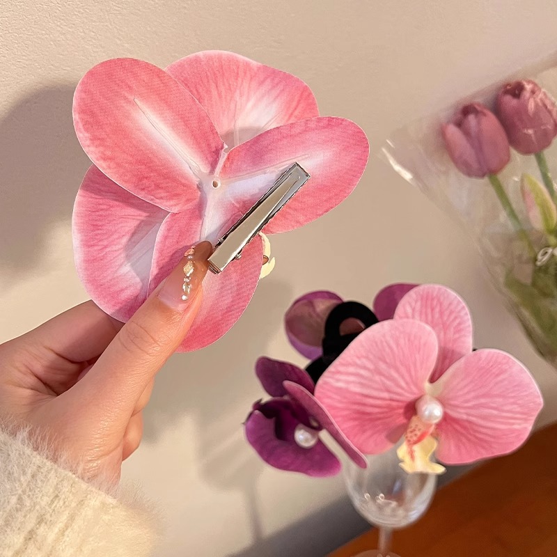 Wear flowers for this life ~ Phalaenopsis hairpin, French super fairy pearl hairpin, high-end flower hair accessory, forest-style duckbill hairpin Application Scenario