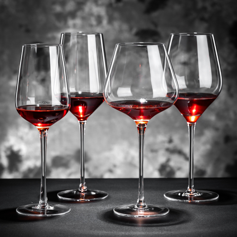 A set of high-end crystal red wine glasses for hotel commercial use, with a high level of appearance. It is a light luxury high-end wine glass full figure
