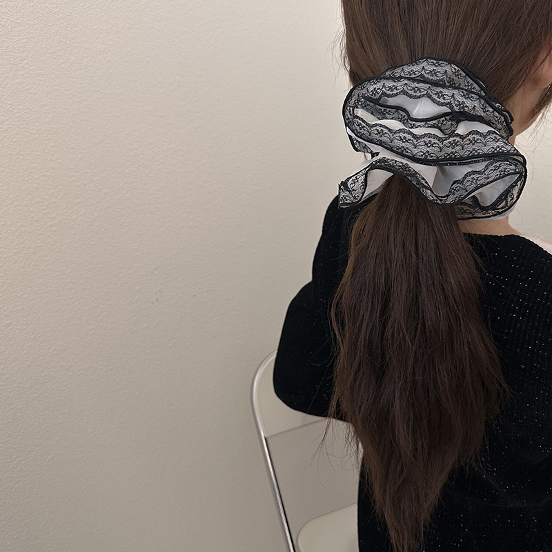 Lace fringes, super ethereal fashion, court retro style, large intestine hair band, summer women's hair accessory, headwear, hair rope, Korean style color block Application Scenario