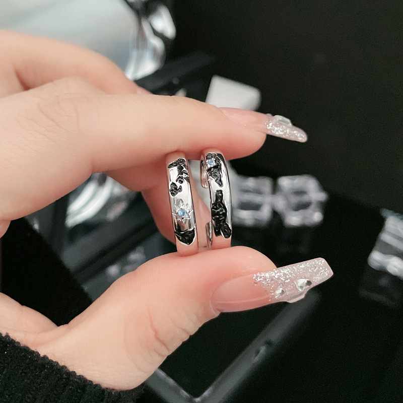Irregular texture map personalized couple rings, cold style, niche high-end sense, fashionable and simple open ring trend Application Scenario