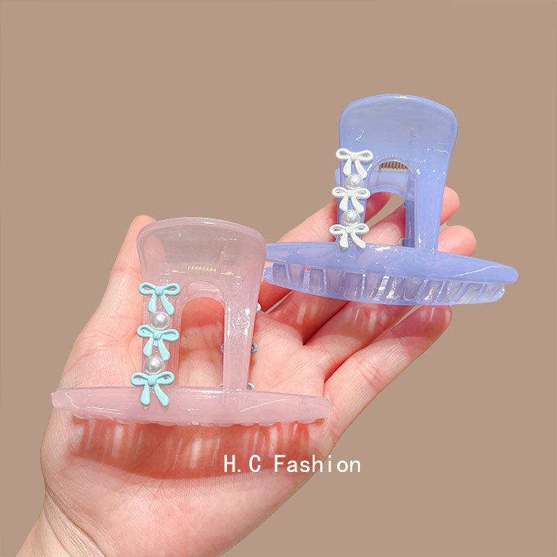 The cute and versatile jelly hair clip, the bow scratch-off clip with a high-end feel, and the shark clip accessory for the back of the head Application Scenario