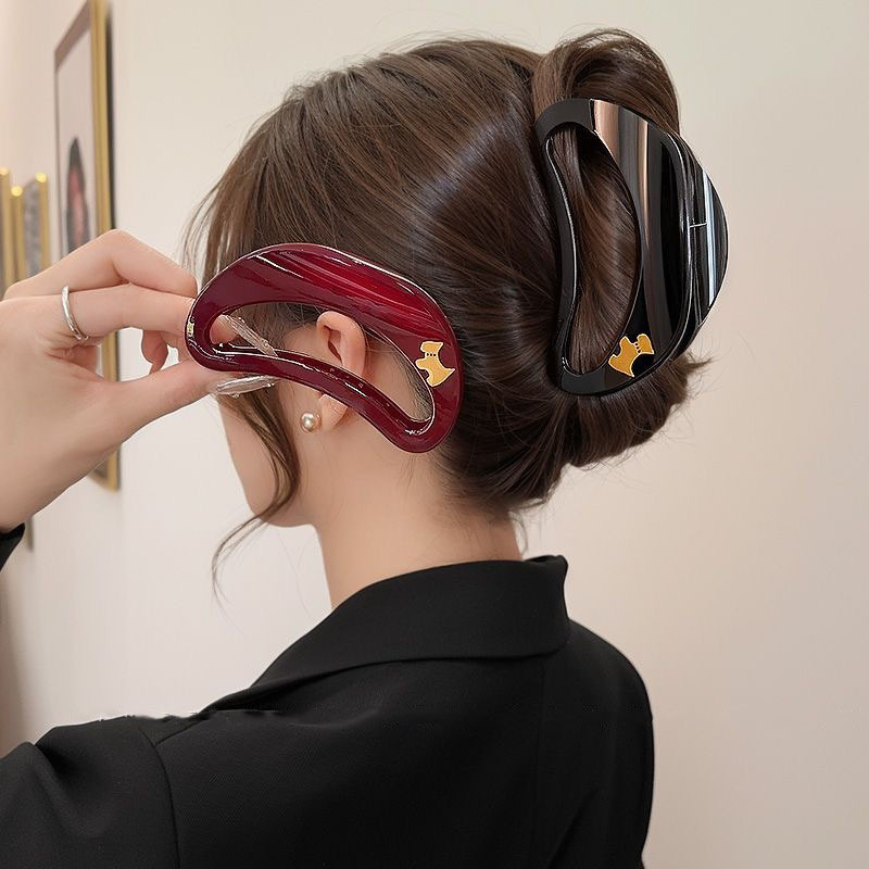 Ankela red headwear, the same style as Bai Baihe's red crescent claw clip, with a high-end feel, large hair volume, and shark clip hairpin full figure