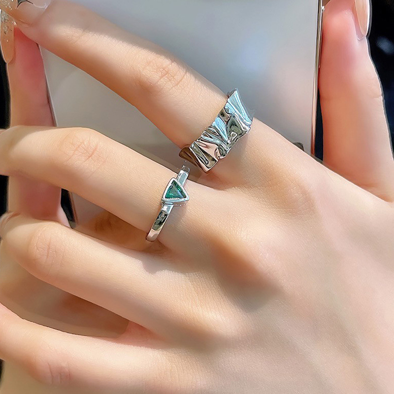 A simple pleated triangular zircon ring with a fashionable and high-end touch, a trendy and cool 2023 new style index ring full figure
