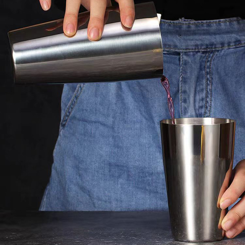 Factory direct sales 304 Boston Shaker cup, Shaker jug, American-style cocktail with base details Picture