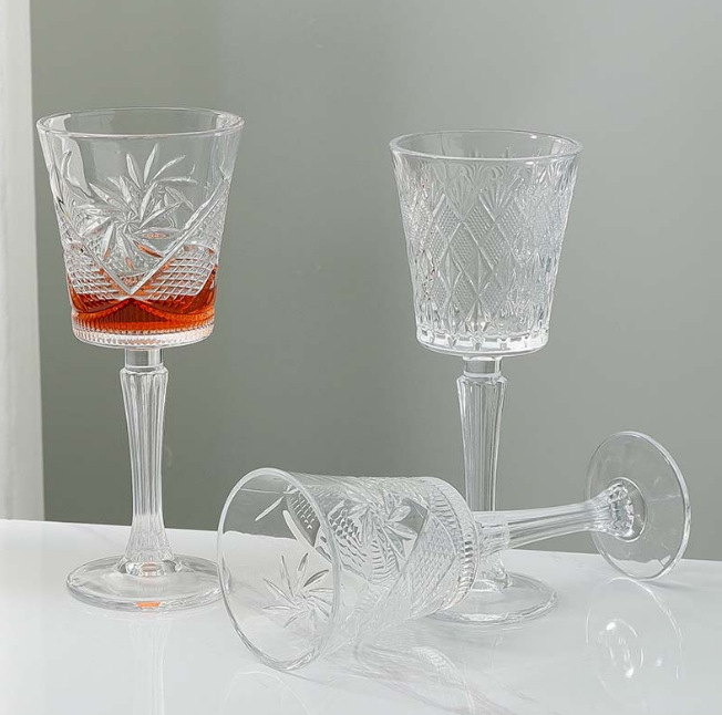 European diamond-shaped tall juice glass, retro embossed dessert glass, vertical striped champagne glass, French red wine glass Application Scenario