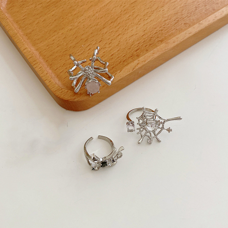 Retro ins cold style, niche micro-inlaid liquid spider open ring, female personality, dark style, simple ring girl Application Scenario