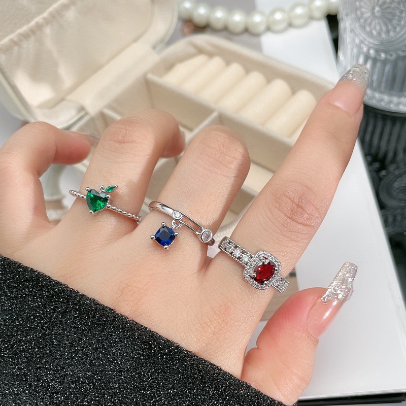 A new French fashion product, a sweet, cool and exquisite ring with colorful diamonds, adjustable for women, versatile and elegant, with a unique and niche design full figure